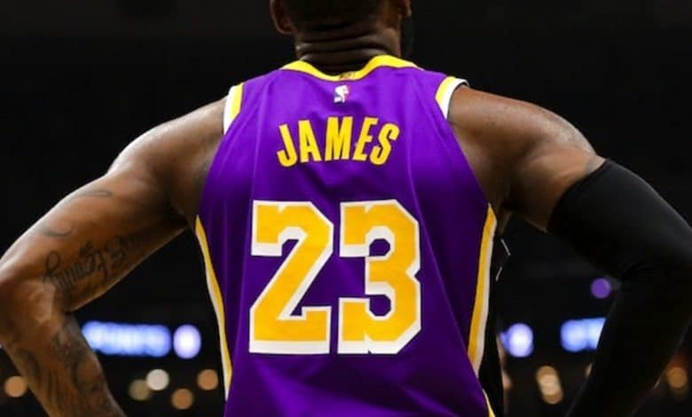 LeBron James si jugaría sin fanáticos por Coronavirus