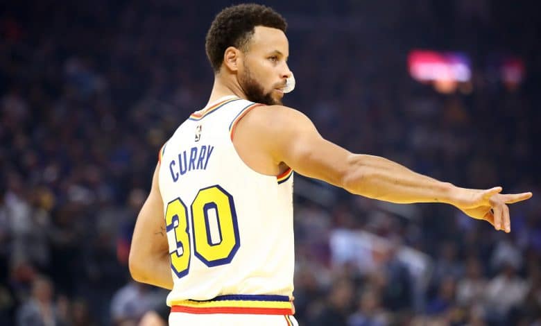 Stephen Curry regresó a las duelas